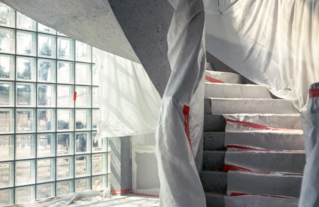 Candice Hazouard, 27 août 2024. De la série « Ancien bâti, futur musée », 2022-2024, réalisée à l’invitation du musée des beaux-arts de Rennes pour documenter le chantier de son nouveau site Maurepas. Parue in « La fabrique d’un musée », Bernard Chauveau édition, 2024.
